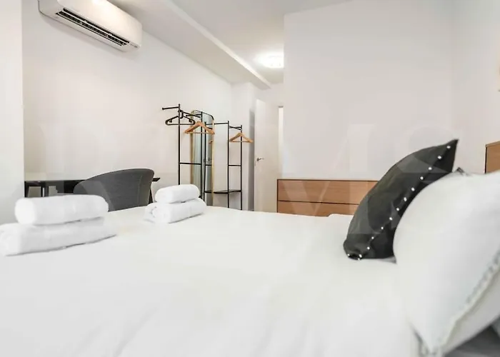 Bright And Modern Apartment By Rems